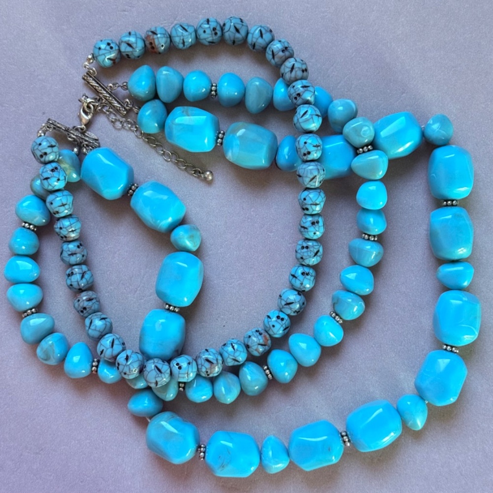 VINTAGE AVON Necklace Triple Strand Chunky Faux Turquoise Beads Silver Accents - Picture 2 of 5